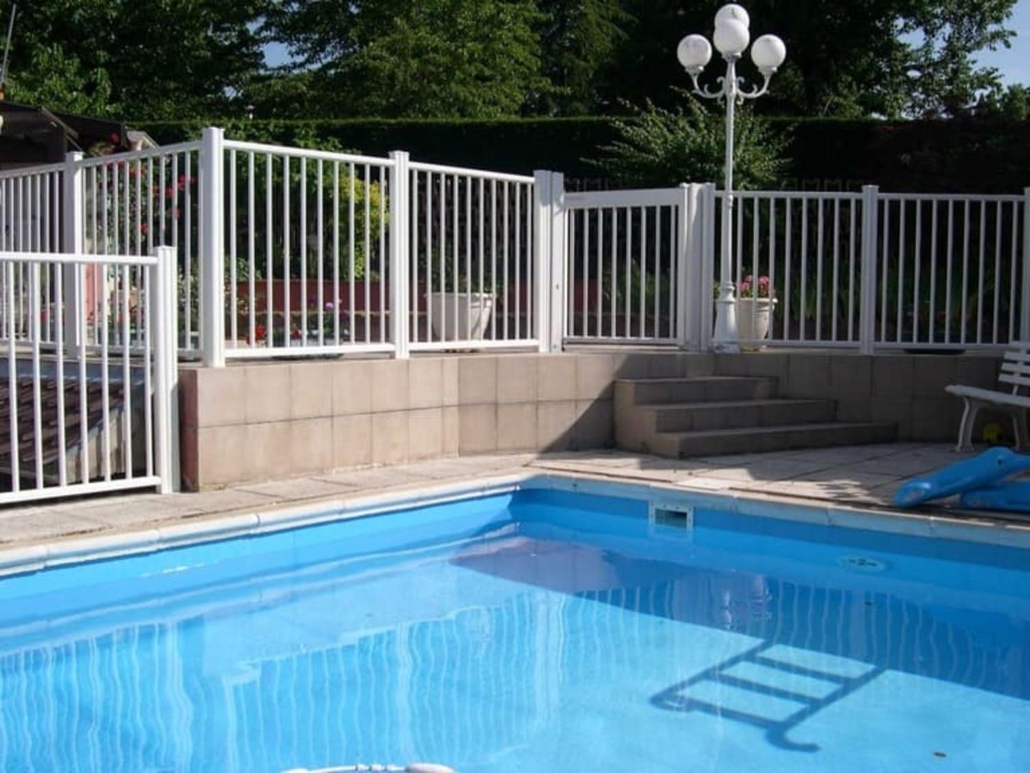 barriere-piscine-aluminium-neptunal-1-1-1-240973.jpg