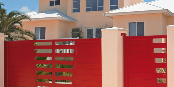 Portillon et portail coulissant contemporain avec barreaux design. Modèle ALGA, Collection REVELATION Horizal